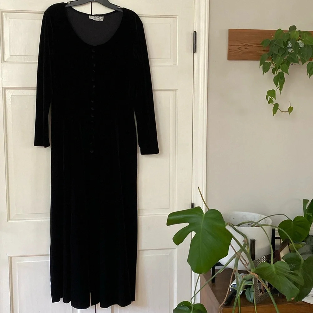 Vintage J. Steven’s by Carol Escritor Black Velvet Dress Holiday Party Size 8